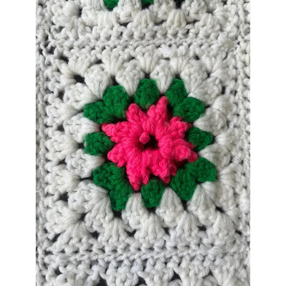Vintage Crocheted 3D Hot Pink Rose Granny Square Throw 41x55
